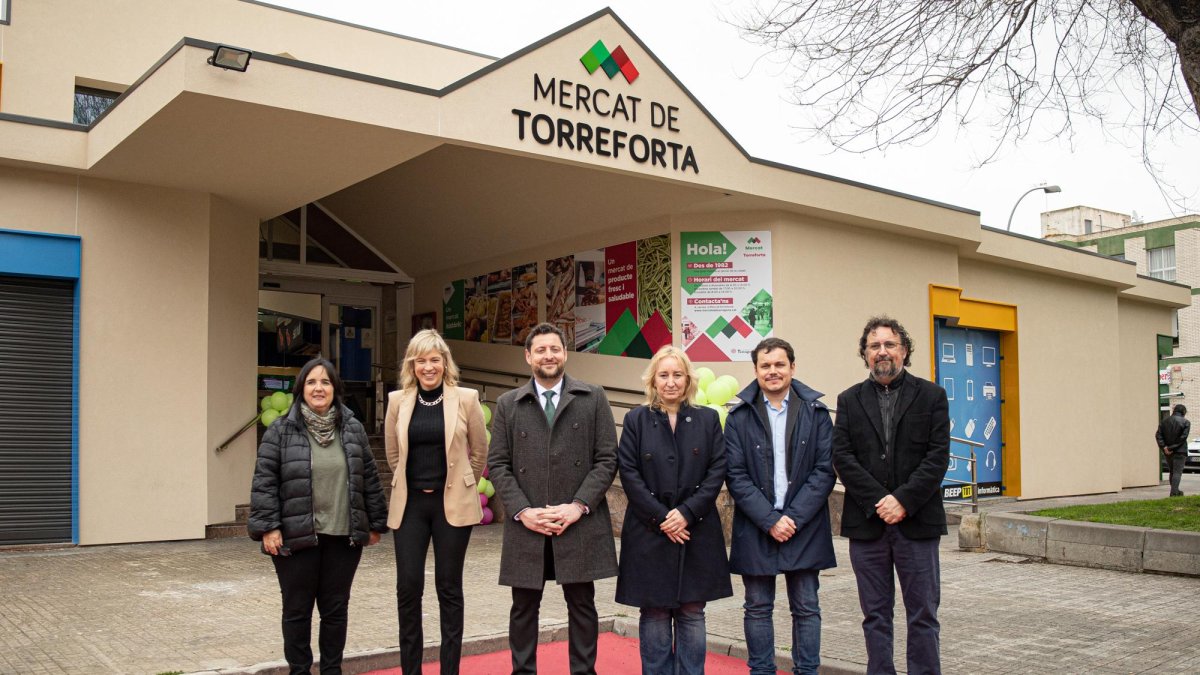 Inauguració de la imatge renovada del Mercat de Torreforta.