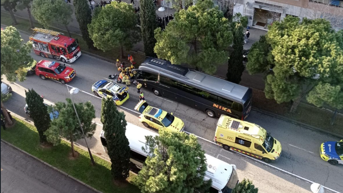 Imatge dels efectius del SEM atenent la víctima.