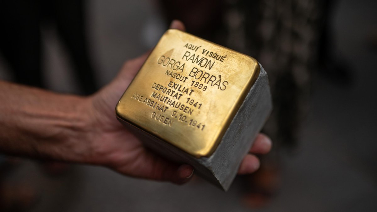 Fotografia de la stolpersteine de Ramon Gorga Borràs, deportat a Mauthausen l’any 1941.
