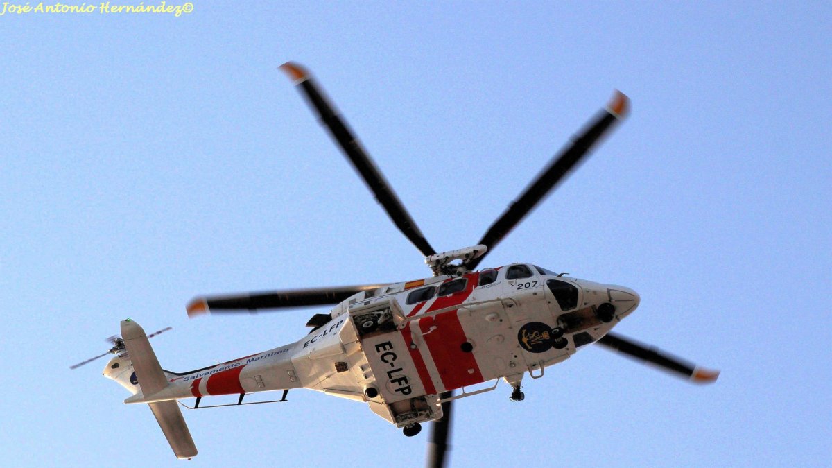 Un helicóptero de Salvamento Marítimo