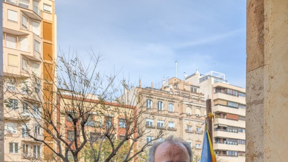 Nicolas Garcia Benaiges a la seu de Òmnium Cultural Tarragonès