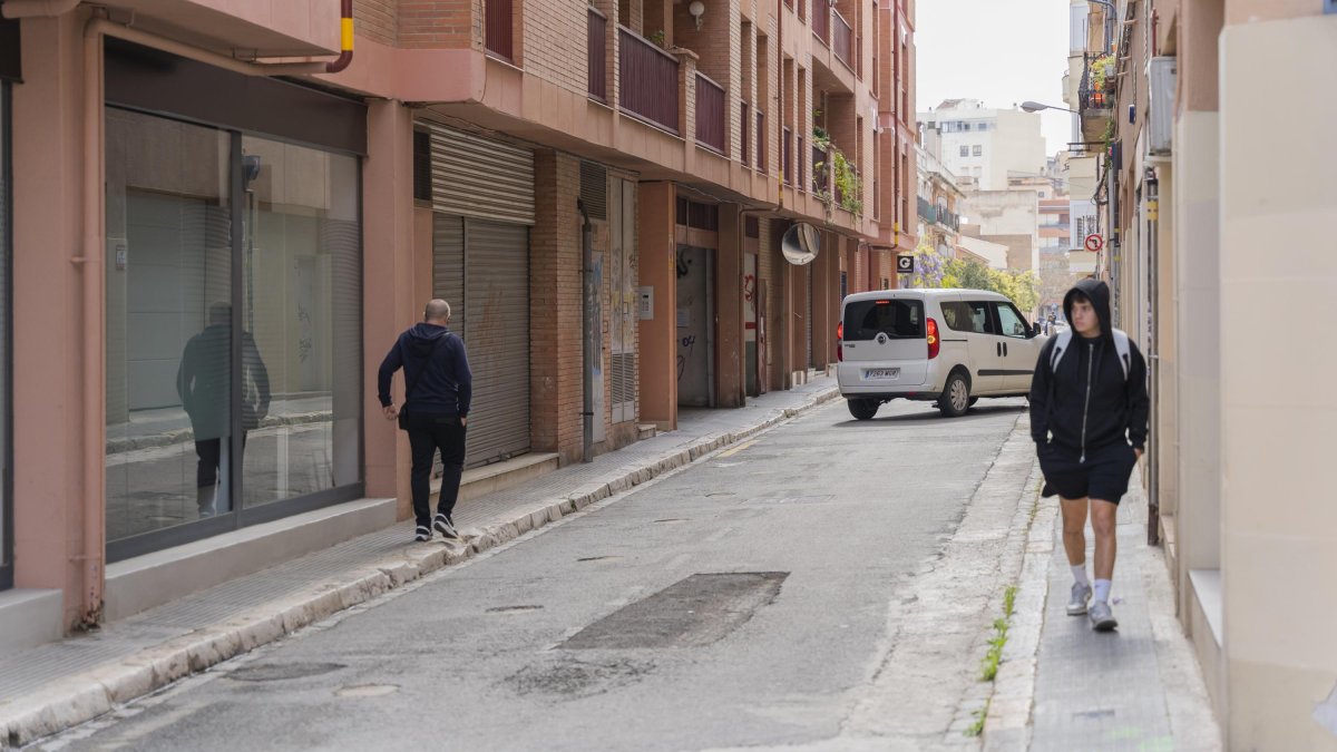 Los coches que estacionan en un parking privado en la calle Alt de Sant Josep no podrán acceder durante esta fase de la intervención.