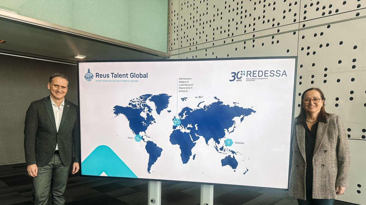 Imatge d’arxiu del conseller delegat de Redessa, Josep Baiges, i la degana de la Facultat de Medicina i Ciències de la Salut de la URV, Fàtima Sabench, presentant el projecte.