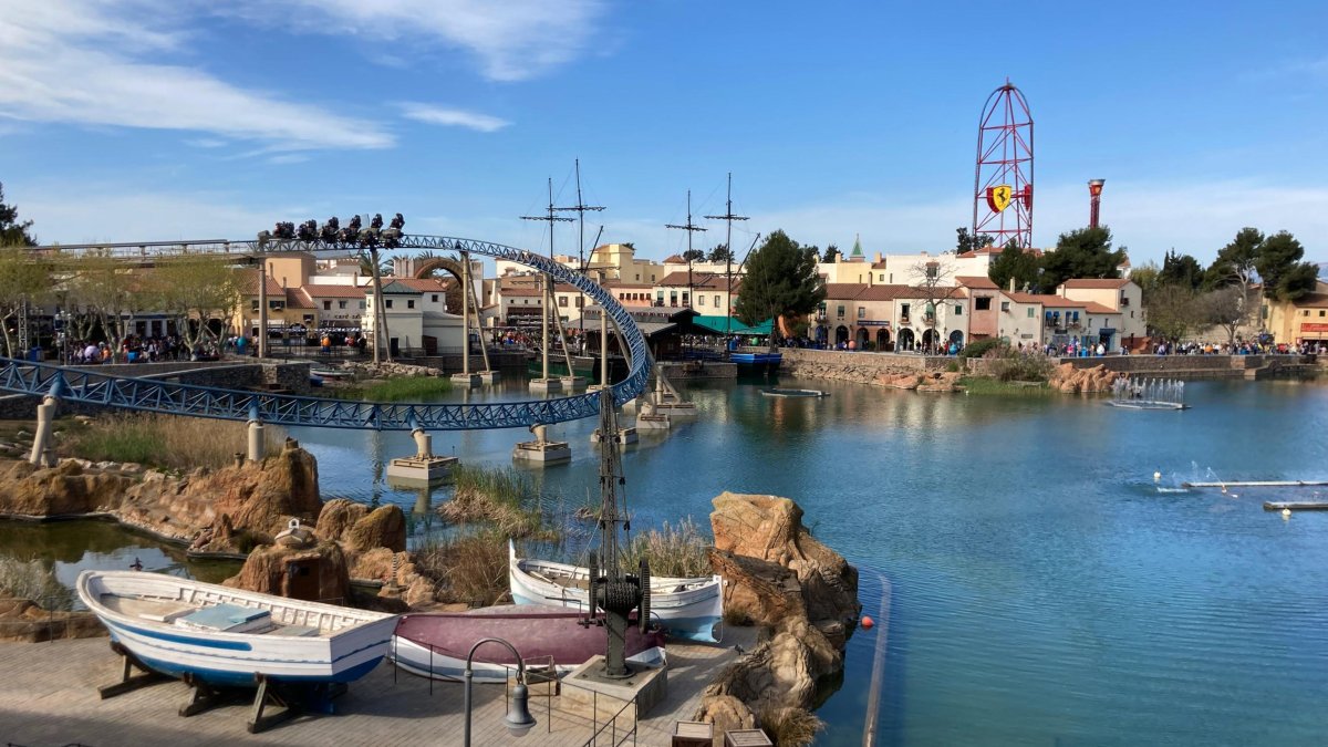 L'atracció del Furius Bacus en marxa a PortAventura World.