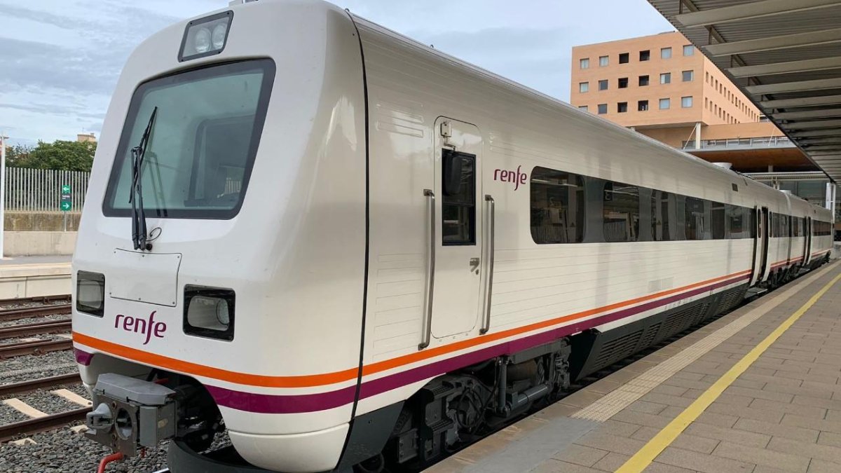 Imagen de archivo de un tren en Zaragoza