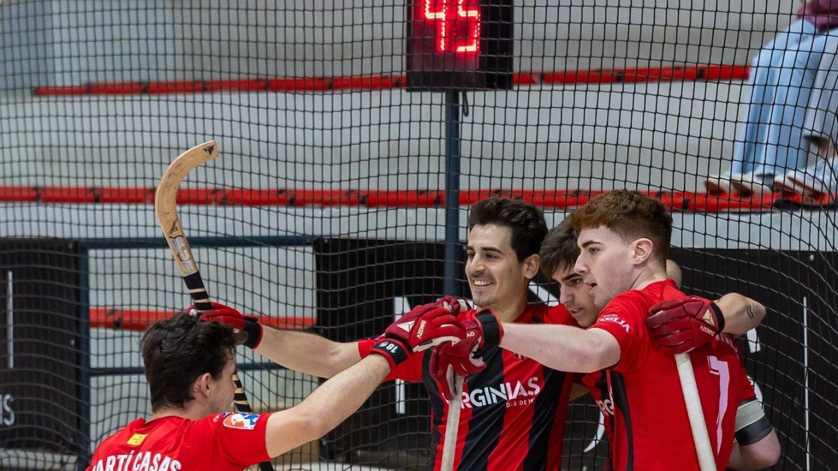 Los jugadores del Reus Deportiu celebrando una victoria.