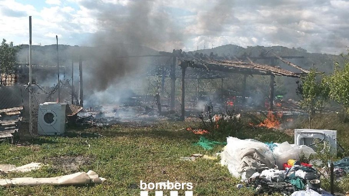 Imagen del incendio en Corbera d'Ebre este domingo