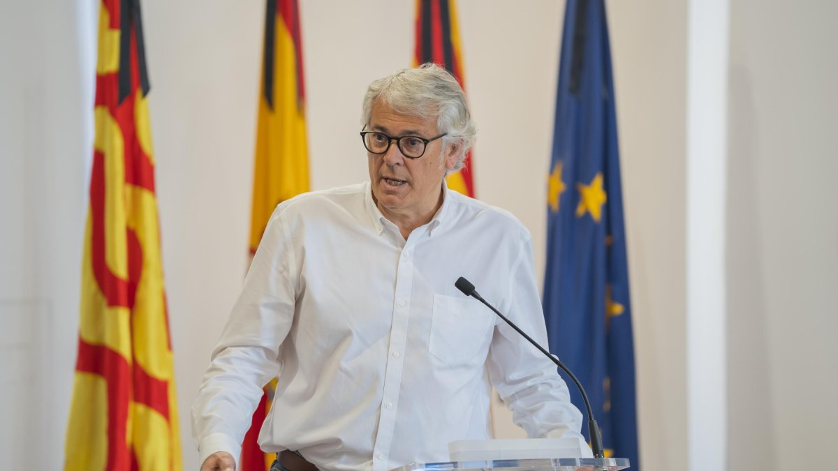 El pasado 7 de octubre de 2025 se aprobó una moción que insta al Gobierno del Estado a flexibilizar la regla de gasto y a reformar la normativa en un plazo de seis meses.
