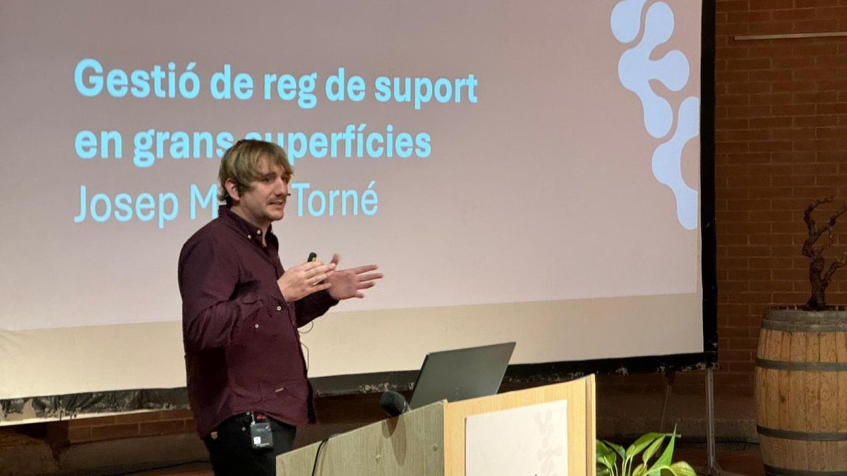 Josep Maria Torné durante una conferencia.
