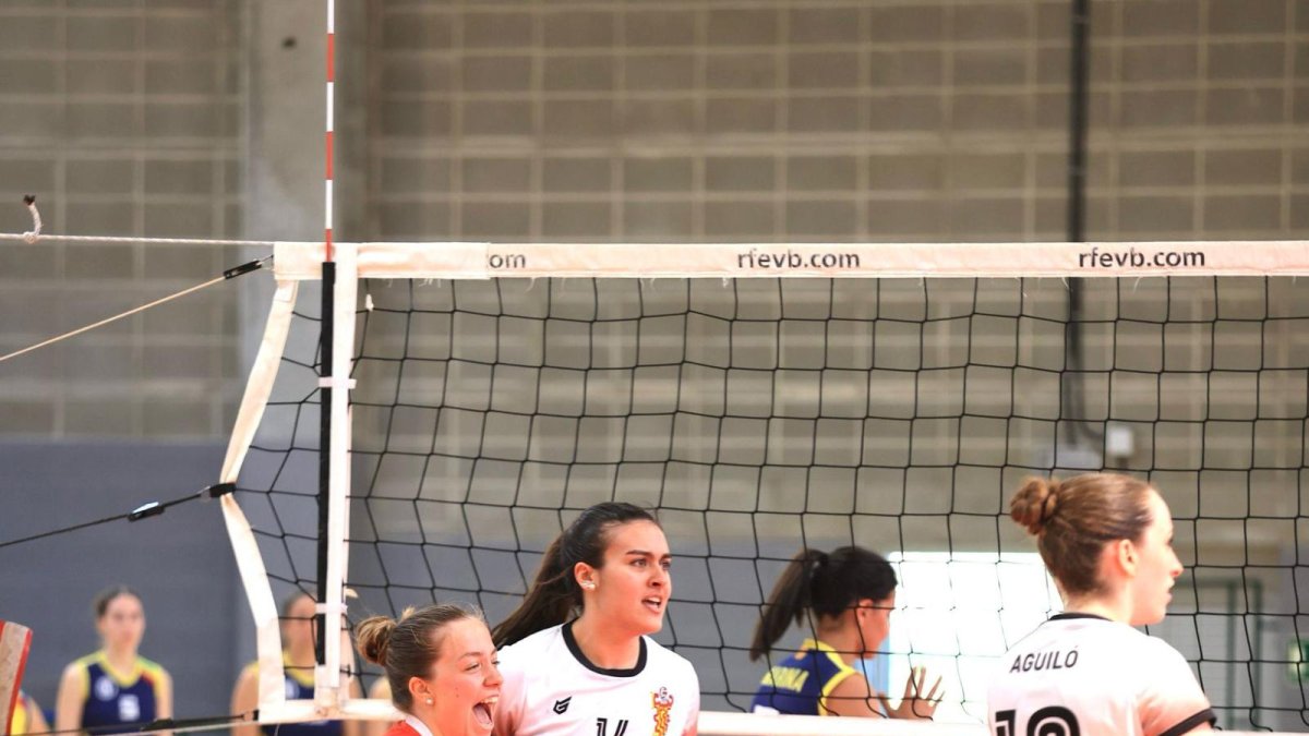 Les jugadores del Sant Pere i Sant Pau celebrant el passi.