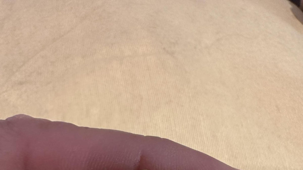 Imagen de los pendientes que van a juego con la pulsera de oro robada en Tarragona a una anciana.