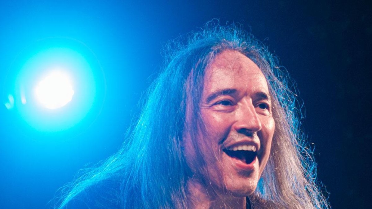 Quim Mandado es cantante, músico y compositor