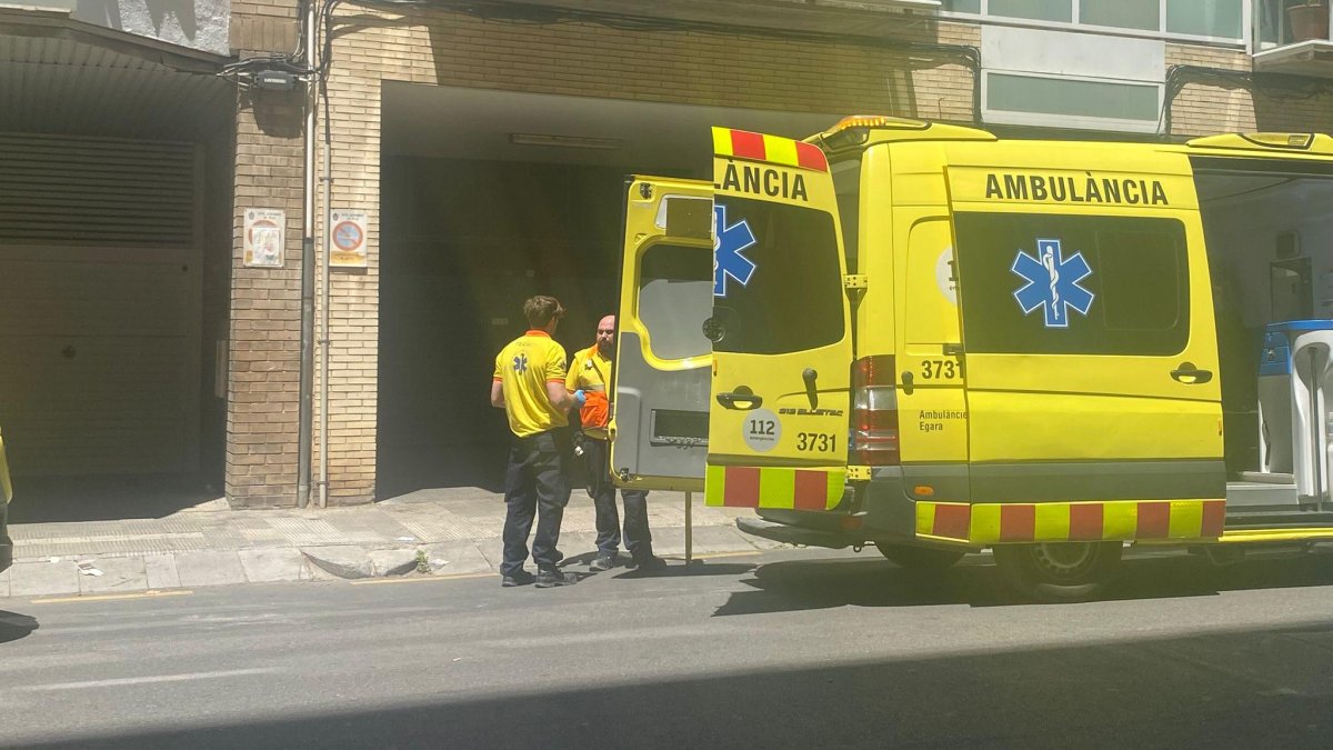 Imatge d'una ambulància al lloc dels fets.