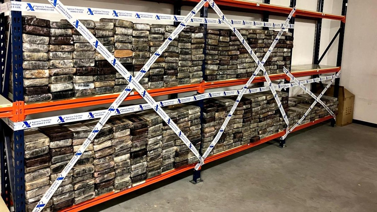 Embolcalls de cocaïna decomissats pel servei de Vigilància Duanera de l'Agència Tributària en una operació a Tarragona i Madrid.