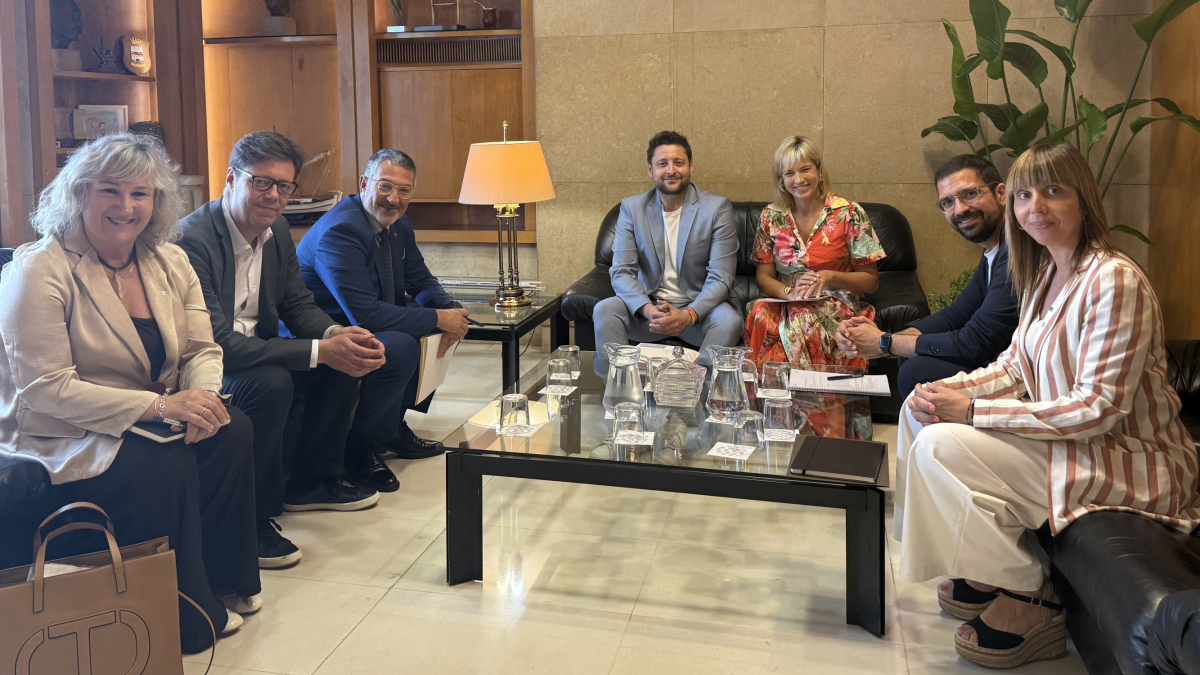 El conseller de Empresa i Treball, Miquel Sàmper, durante su visita a Tarragona.