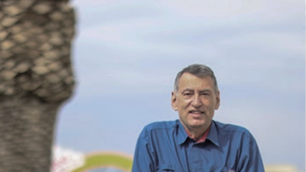 Lluís Argilaguet, a les instal·lacions de Dow Tarragona, on es va incorporar com a enginyer fa 37 anys.