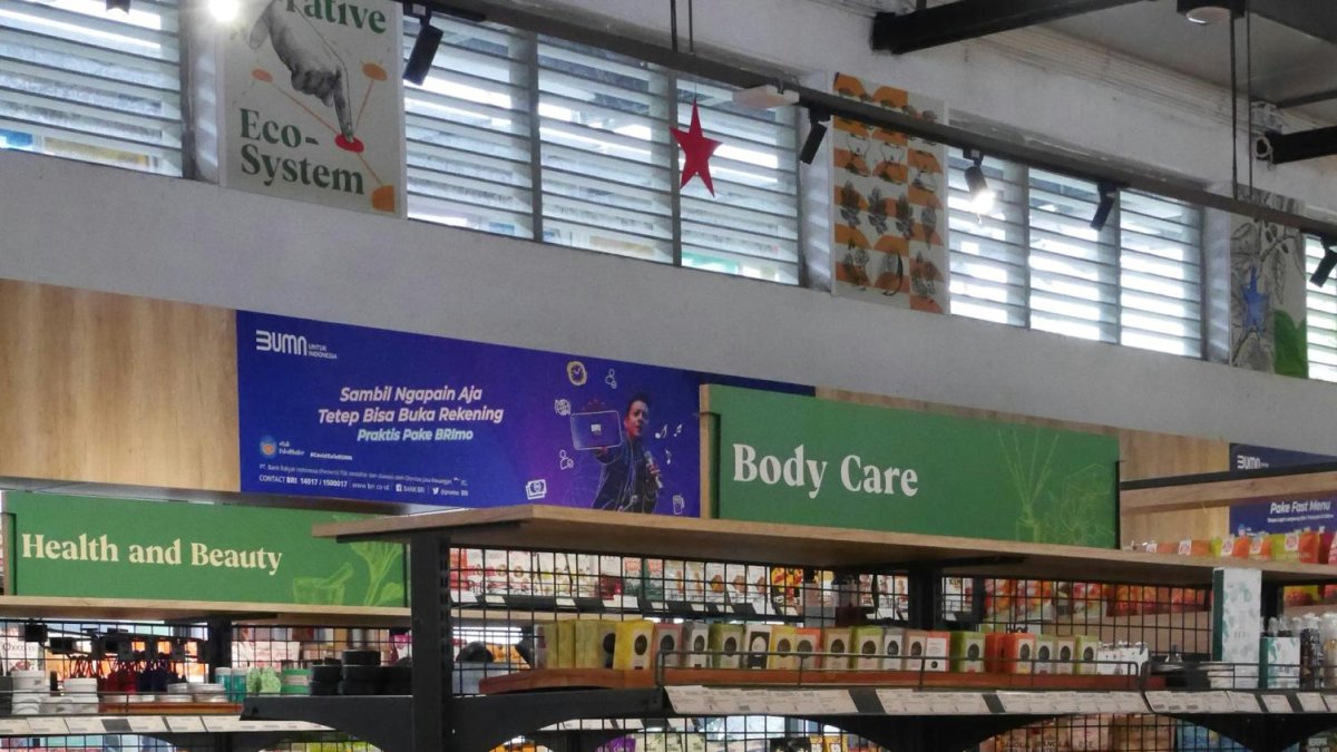 Imatge d’arxiu de la secció cosmètica d’un comerç.