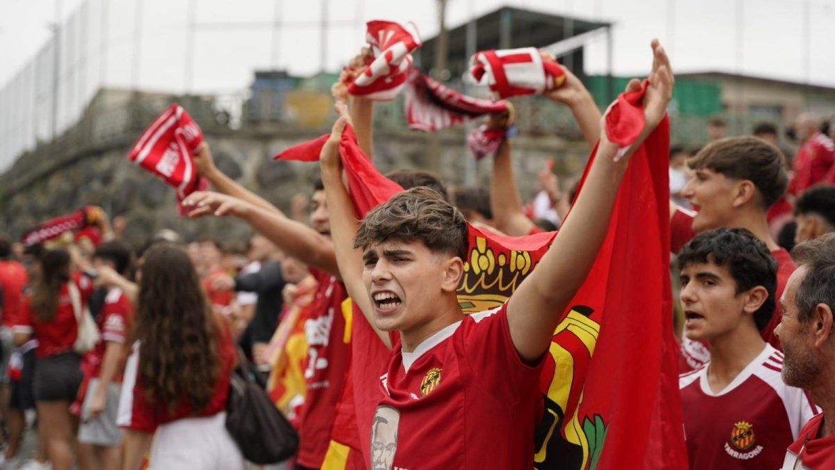 L’afició del Nàstic animant el seu equip.