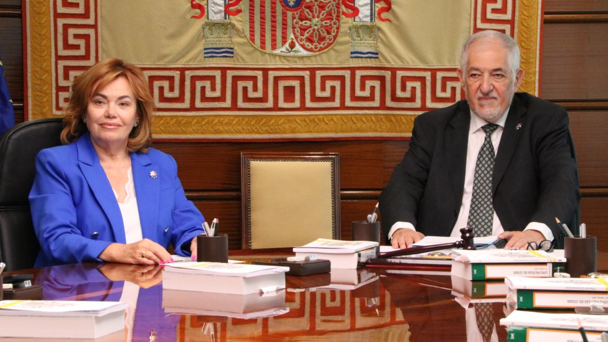 El presidente del TC, Cándido Conde-Pumpido, y la vicepresidenta y magistrada del tribunal, Inmaculada Montalbán, este lunes al pleno celebrado para debatir la ponencia sobre la amnistía