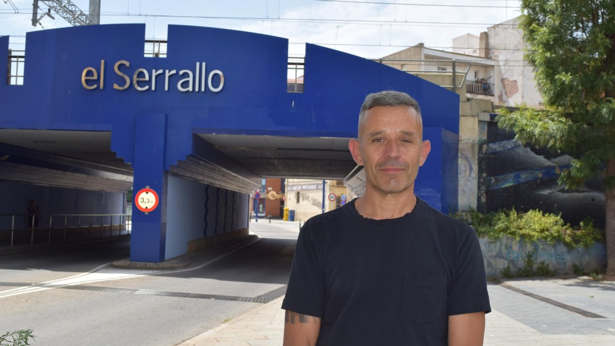 Jaume Sans, a l’entrada del Serrallo, serà el pregoner de les festes del seu barri de tota la vida.