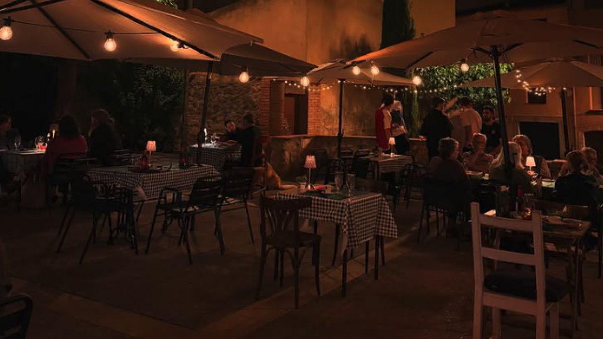 Imagen de la terraza de la pizzería 'La Dolça Violeta' en Montblanc