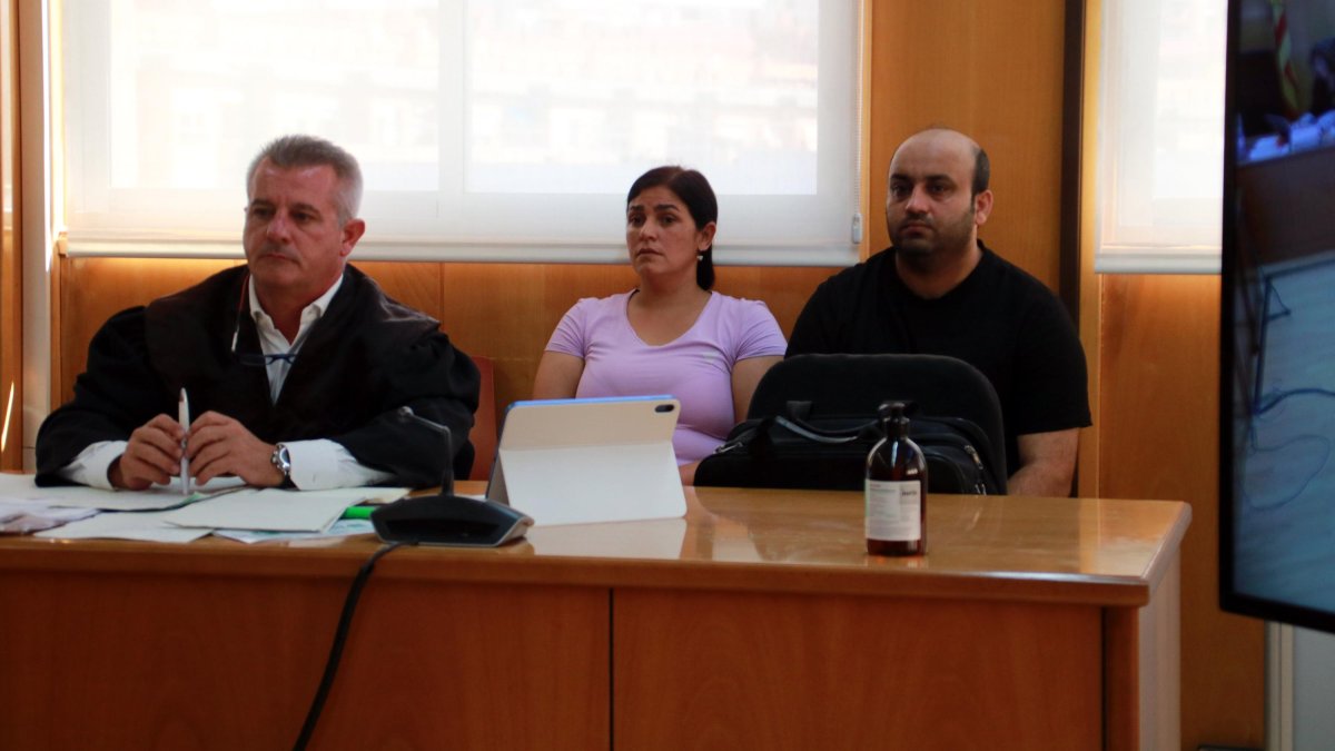 L'acusada de matar l'anciana que cuidava el 2022 i l'home investigat d'un delicte continuat de falsedat en document mercantil en concurs medial amb blanqueig de capitals.