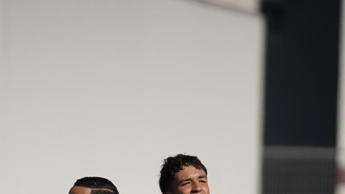 David Alba celebrant un gol amb el Fuenlabrada.