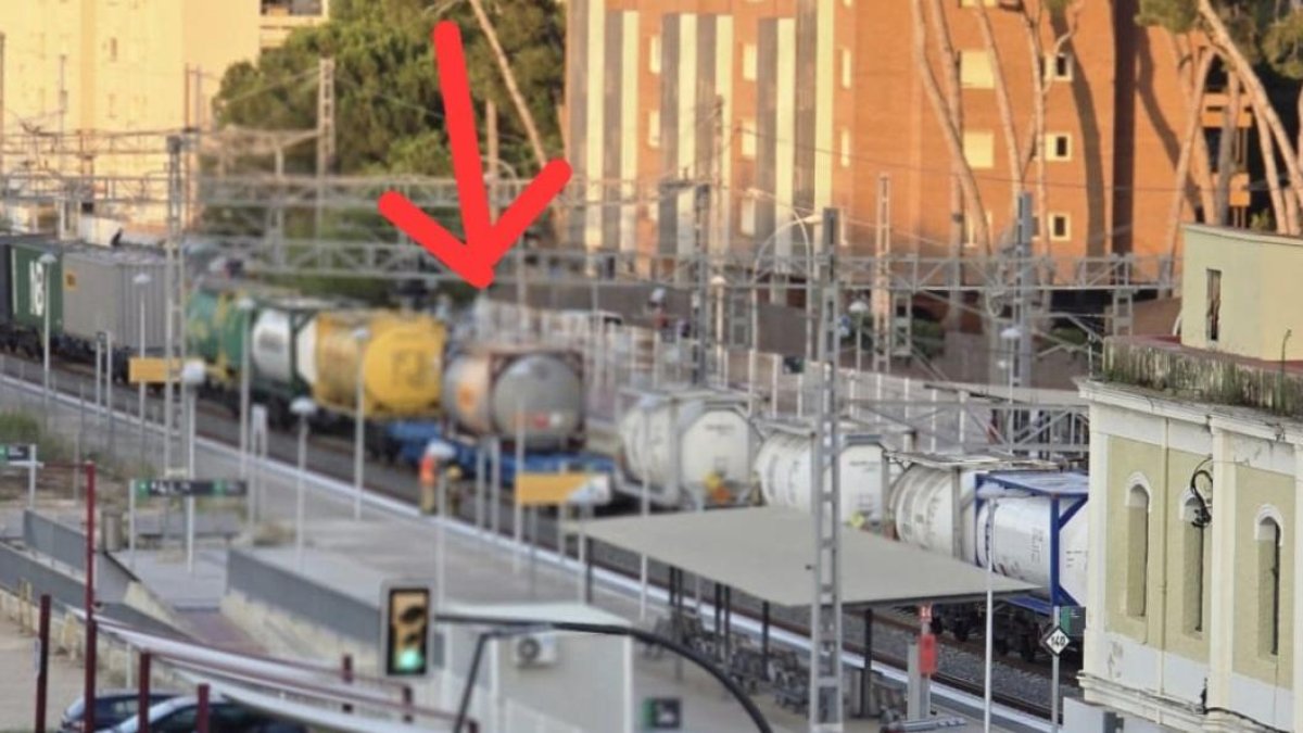 Imagen del tren afectado en la estación de Torredembarra.