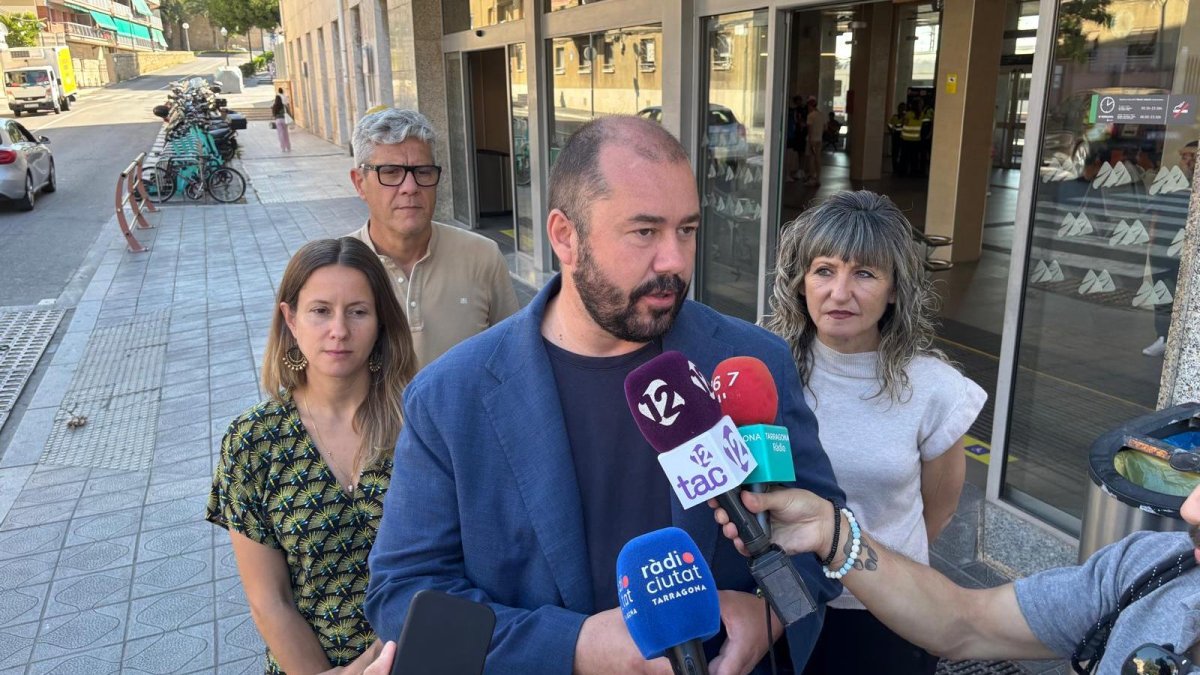 Xavi Puig durant la seva compareixença defensant l'estació d'Horta Gran.