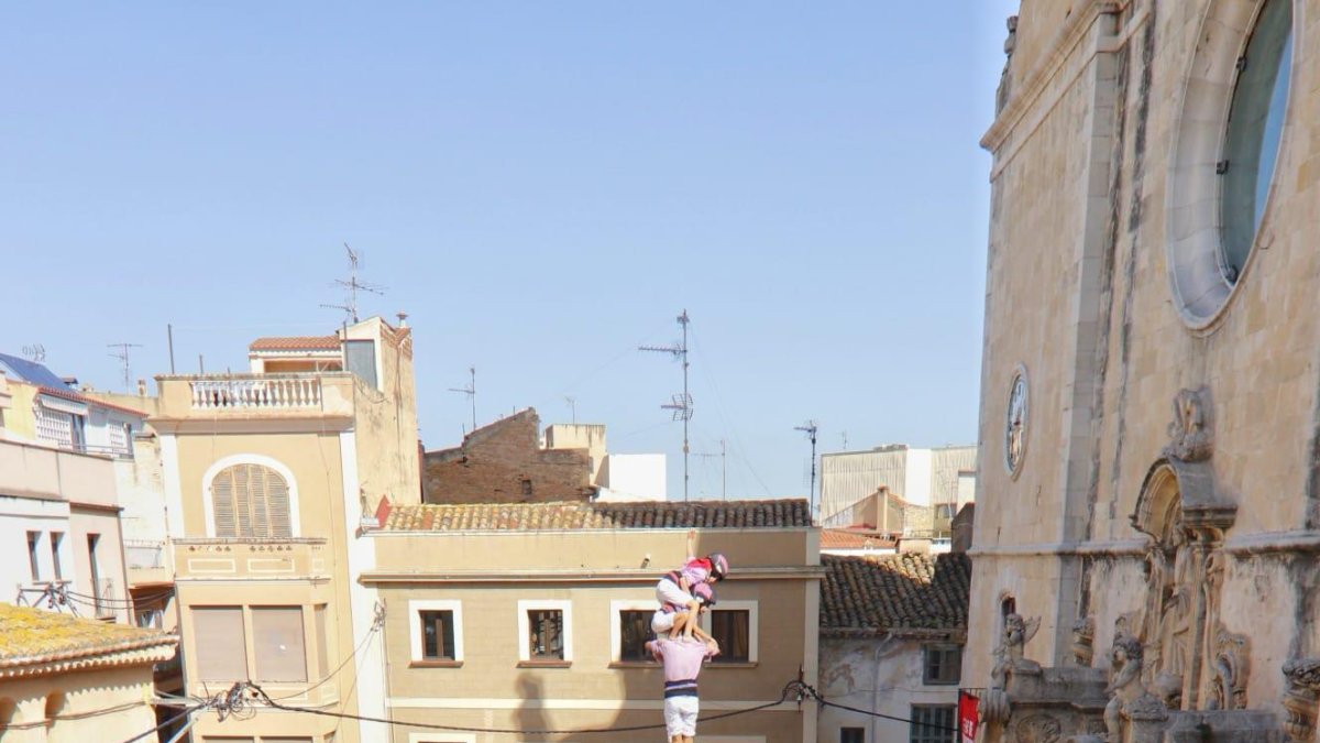 2 de 9 amb folre i manilles de la Jove de Tarragona per Santa Teresa.