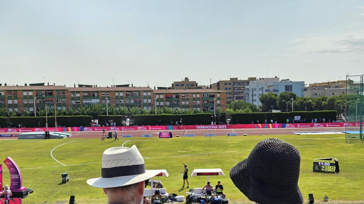 Espectadores en la Anilla Mediterránea durante el campeonato de atletismo