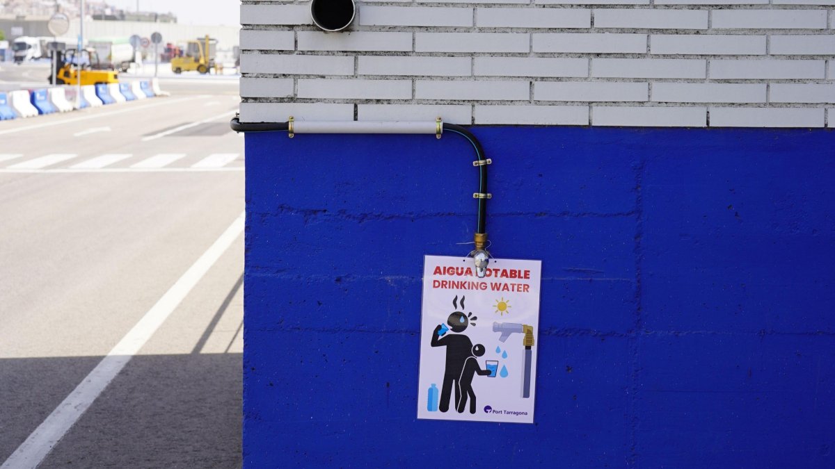 Imagen del punto de hidratación en el Muelle de Castella.