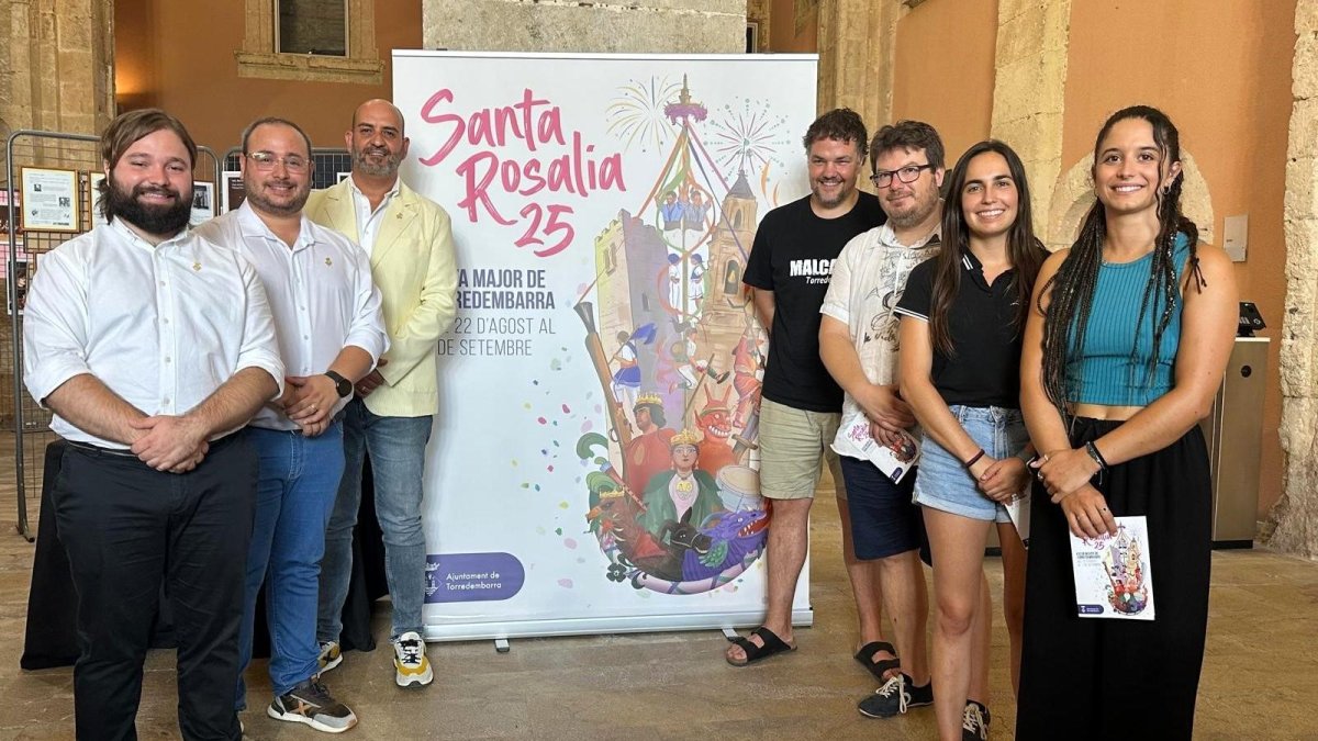 El alcalde de Torredembarra, Vale Pino, encabezó ayer la presentación de las fiestas de Santa Rosalia.