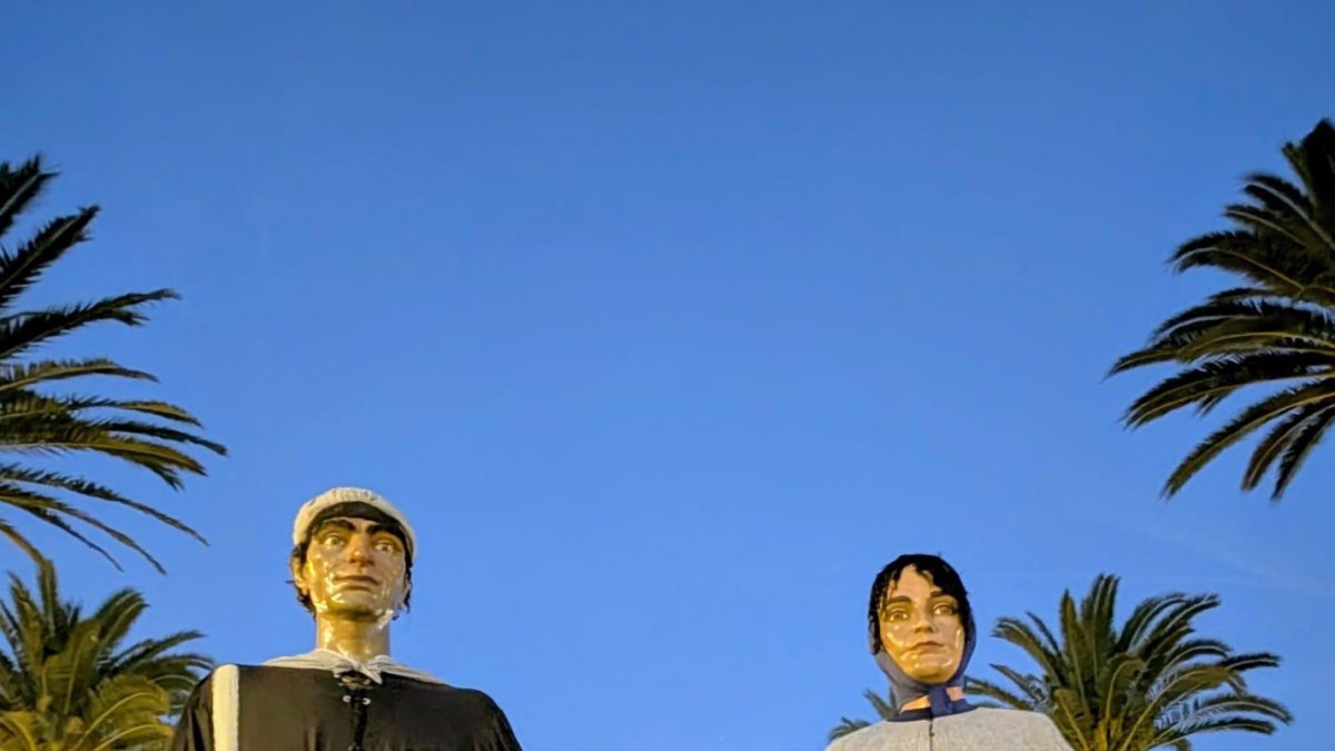 Imagen de los Gegants Pescadors de Salou, Ramón y Maria del Mar.