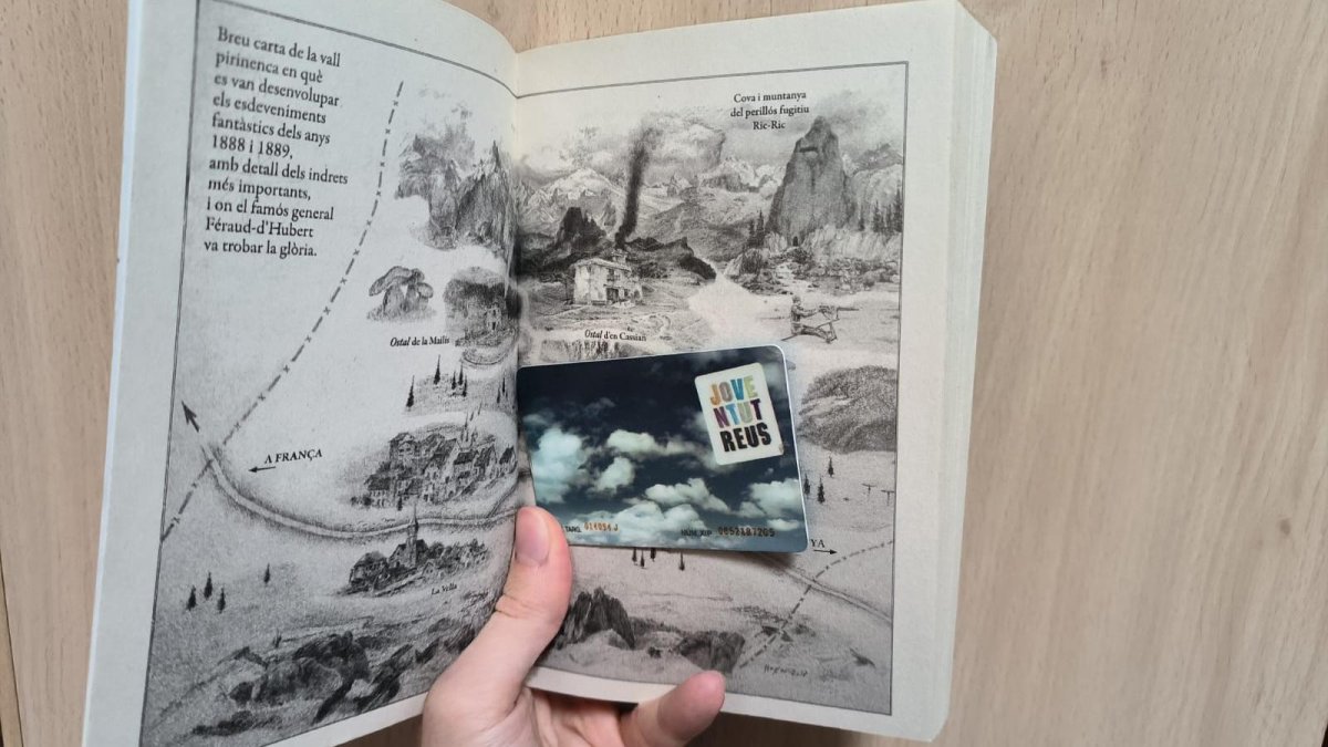Un modelo antiguo de la Tarjeta Joven de Reus. Los usuarios piden descuentos para acceder a la cultura.
