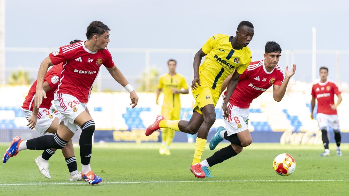 Els jugadors del Nàstic durant el duel contra el Villarreal B.