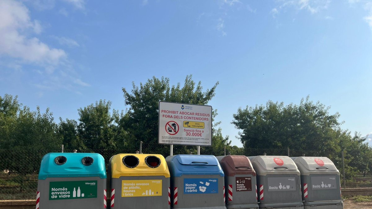 Un dels cartells instal·lats a les bateries de contenidors de Vila-seca.