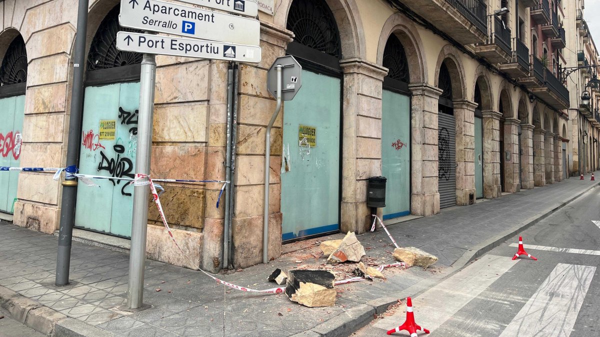 Imatge del fragment de balcó que s’ha desprès.