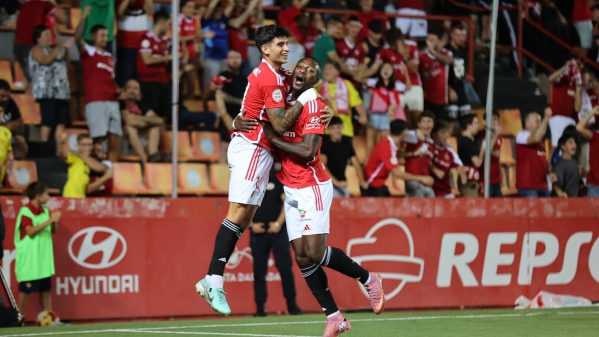 Óscar Sanz y Cedric Omoigui celebrando el primer gol del partido.