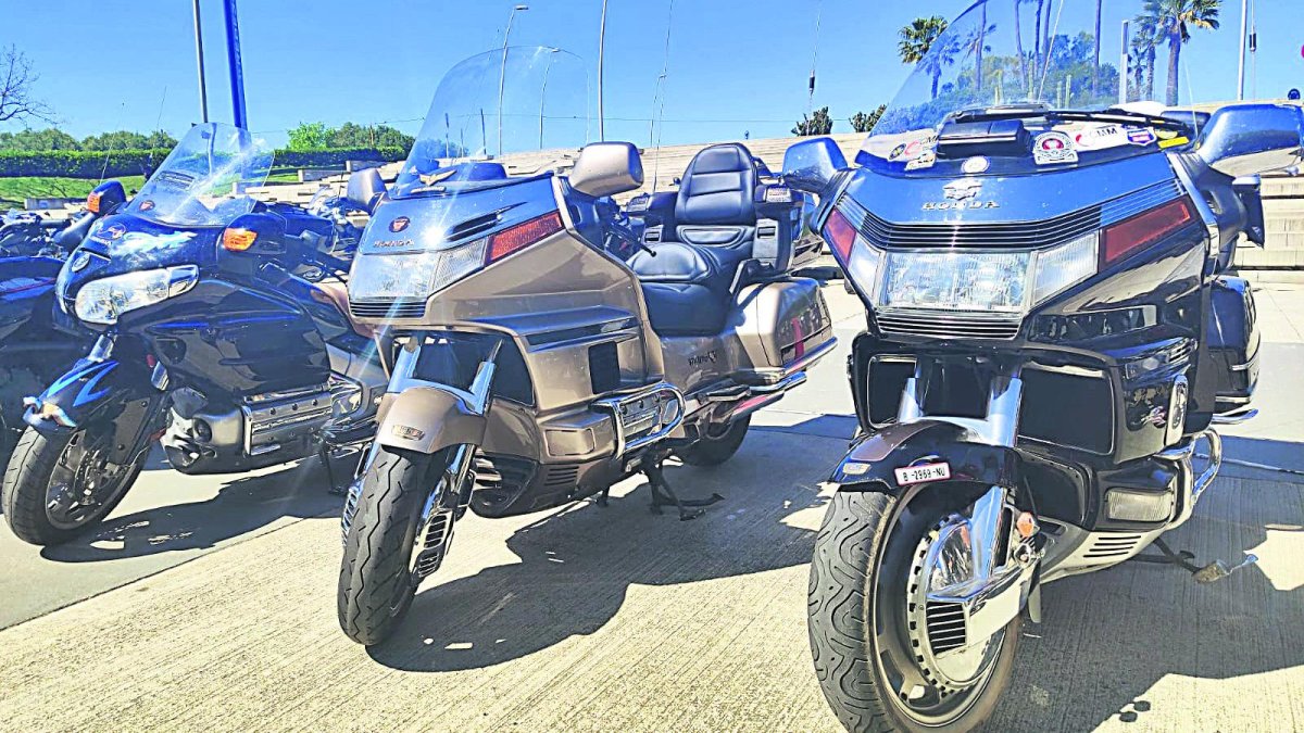 Motocicletes Honda Goldwing estacionades durant el Saló de la Moto de Reus 2025