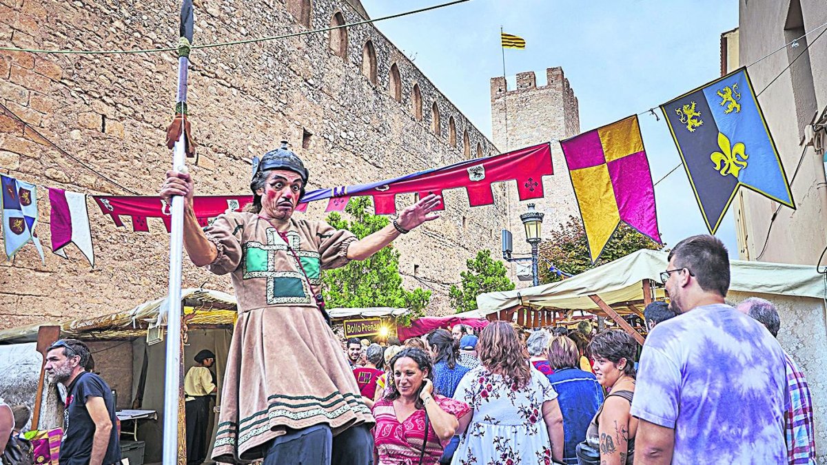 Imagen de una de las ediciones del mercado, que se celebra en torno al Hospital del Coll de Balaguer.