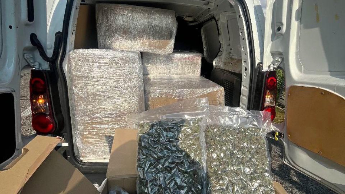 Imatge de la furgoneta que transportava 120 quilos de marihuana.