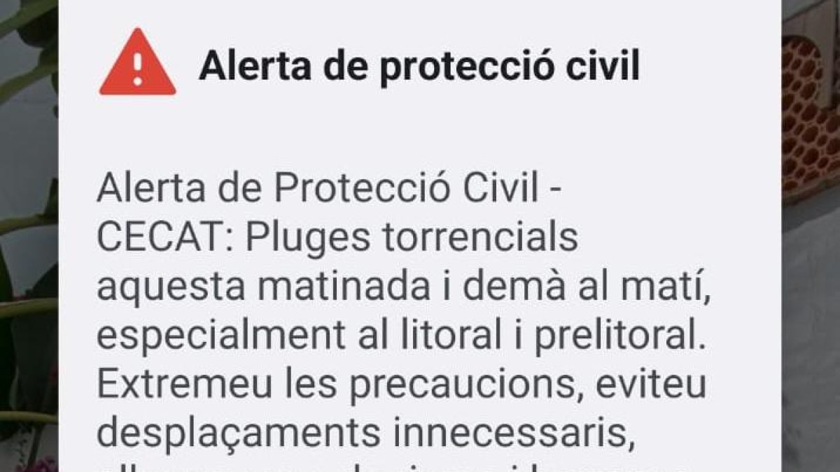 L'avís de Protecció Civil alertant de pluges torrencials, enviat als telèfons mòbils aquest dimecres vora tres quarts de deu del vespre.