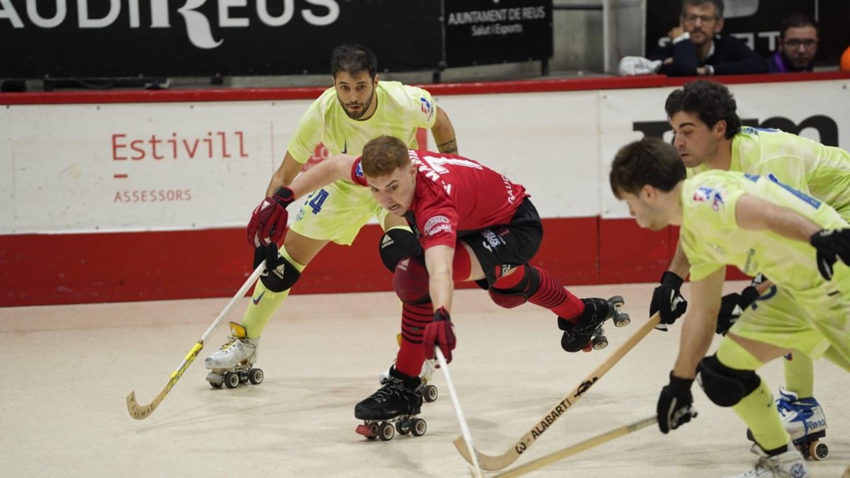 Pol Martínez durant el duel contra el Barça.