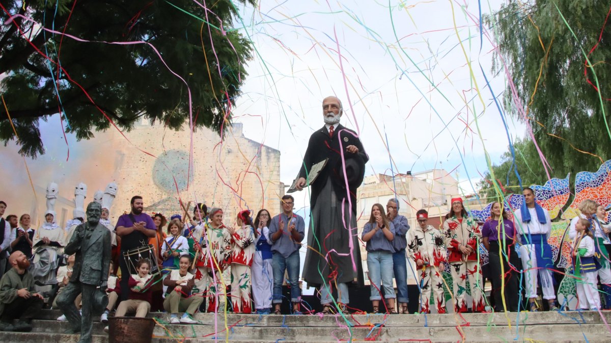 Imagen del momento final del espectáculo inaugural del Año Gaudí hecho en Riudoms