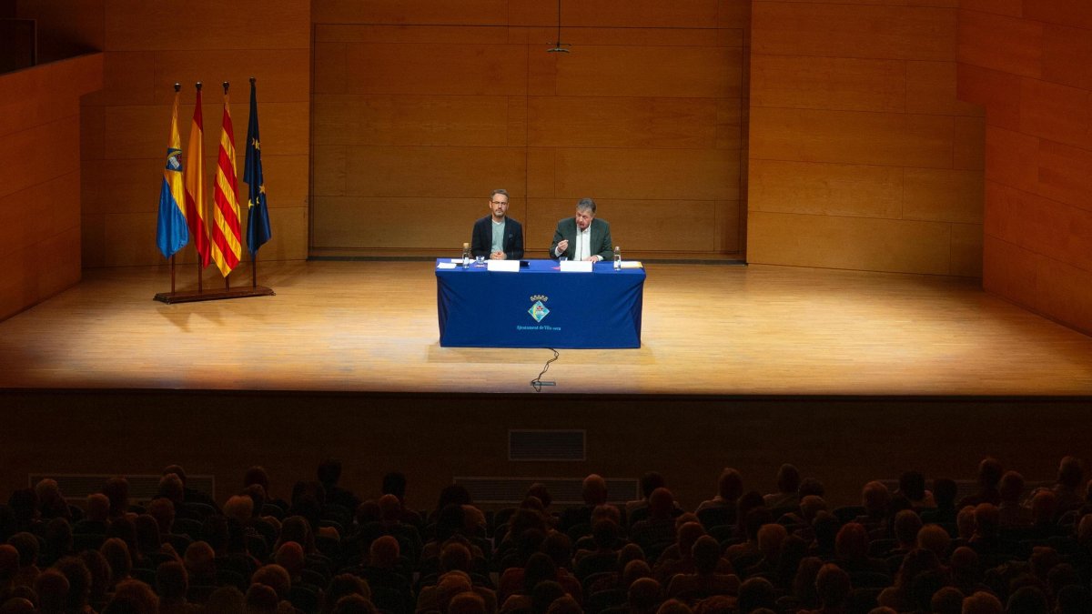 L’alcalde de Vila-seca Pere Segura i Joan M. Pujals, conferenciant de l’acte commemoratiu