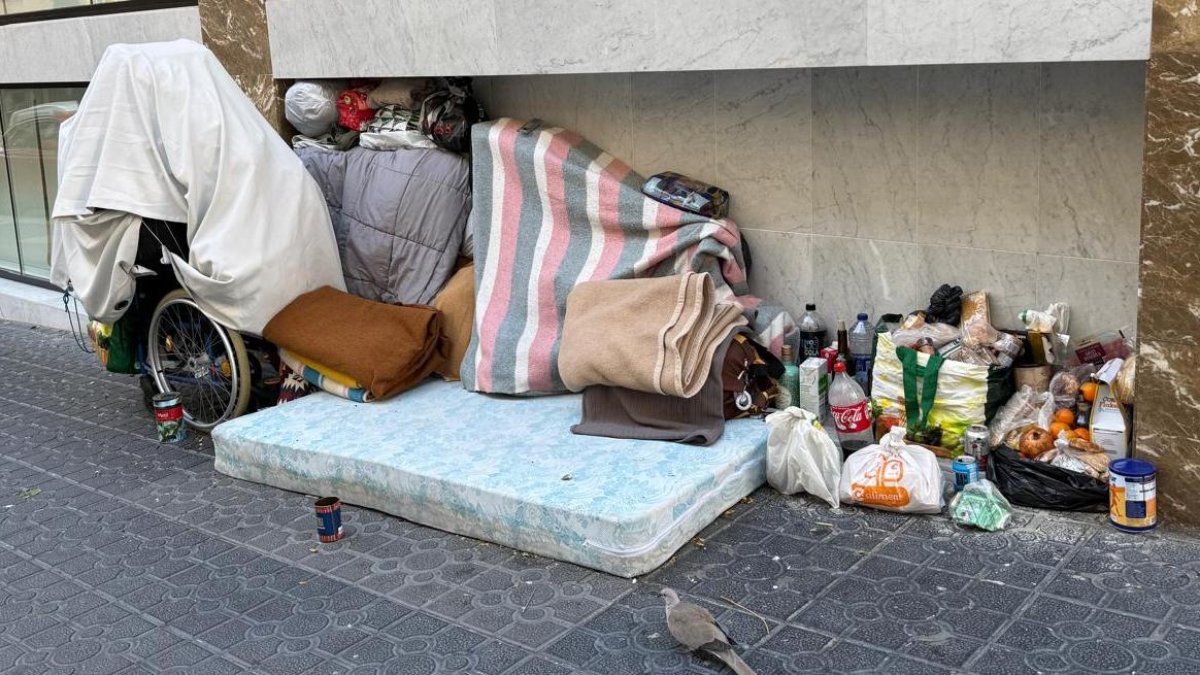 Imagen de archivo de un asentamiento de una persona sin techo en Tarragona.