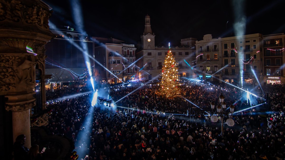Fotografía del encendido de luces de Navidad a Reus el año 2024.