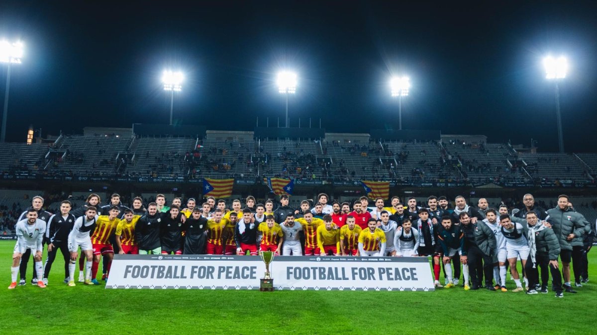 Jaume Jardí i Marc Montalvo amb la samarreta de Catalunya a l’esquerra de la imatge.