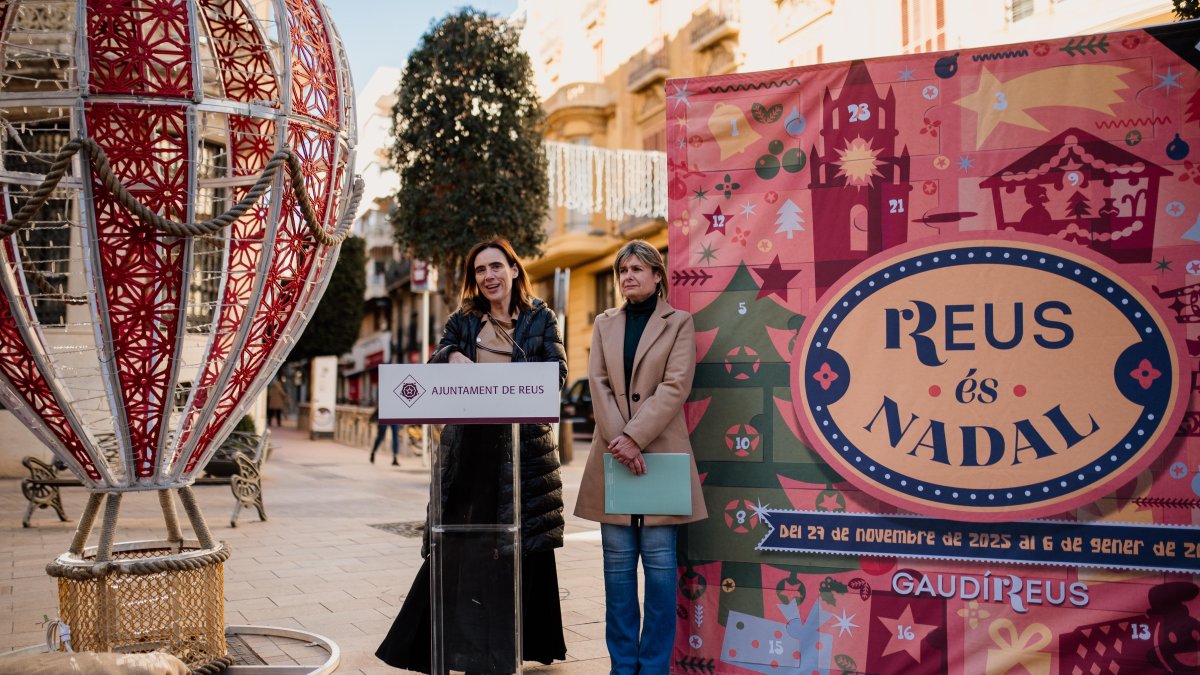 La alcaldesa, Sandra Guaita, y la concejala de Proyección de Ciudad, Noemí Llauradó, durante la presentación de la campaña de Navidad.